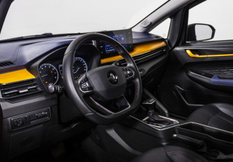 Подержанный автомобиль LIVAN X3Pro 2023 года (11 фото)