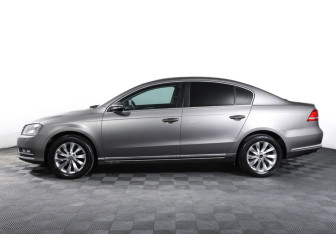 Подержанный автомобиль Volkswagen Passat Sedan 2011 года (8 фото)
