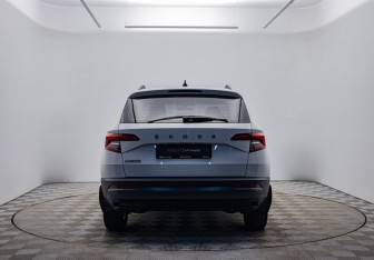 Подержанный автомобиль Skoda Karoq 2021 года (6 фото)