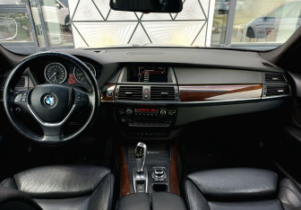 Подержанный автомобиль BMW X5 2010 года (12 фото)