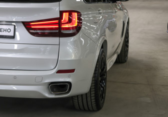 Подержанный автомобиль BMW X5 2017 года (28 фото)