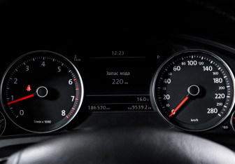 Подержанный автомобиль Volkswagen Touareg 2013 года (11 фото)