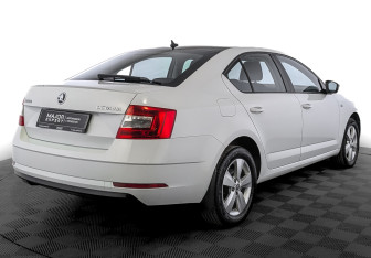 Подержанный автомобиль Skoda Octavia Liftback 2019 года (5 фото)