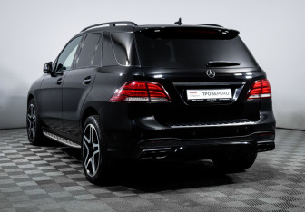 Подержанный автомобиль Mercedes-Benz GLE 2015 года (7 фото)