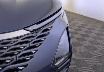 Подержанный автомобиль Omoda C5 2023 года (12 фото)