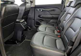 Подержанный автомобиль Geely Okavango 2023 года (12 фото)