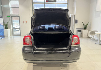 Подержанный автомобиль Toyota Avensis Sedan 2006 года (7 фото)