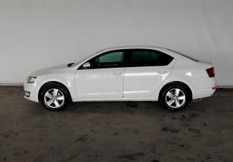 Подержанный автомобиль Skoda Octavia Liftback 2014 года (7 фото)
