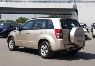 Подержанный автомобиль Suzuki Grand Vitara 2011 года (7 фото)