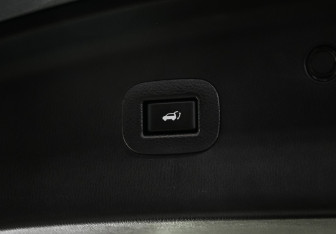 Подержанный автомобиль Infiniti QX80 2019 года (25 фото)