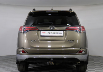 Подержанный автомобиль Toyota RAV4 2017 года (5 фото)
