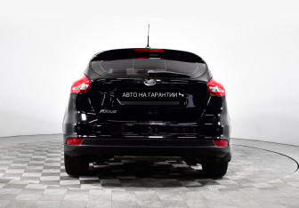 Подержанный автомобиль Ford Focus Hatchback 2018 года (4 фото)