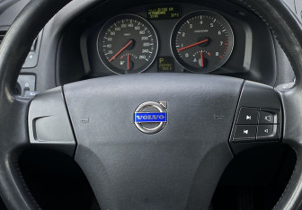 Подержанный автомобиль Volvo S40 2008 года (14 фото)