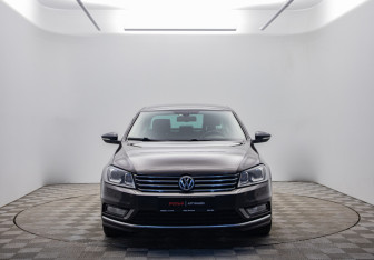 Подержанный автомобиль Volkswagen Passat Sedan 2014 года (2 фото)