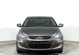 Подержанный автомобиль Hyundai Solaris Sedan 2013 года (2 фото)