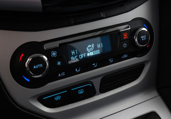 Подержанный автомобиль Ford Focus Hatchback 2013 года (16 фото)