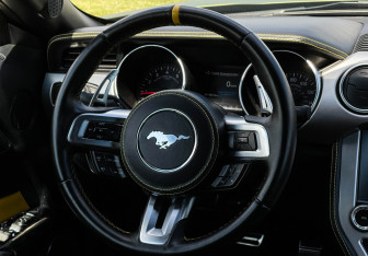 Подержанный автомобиль Ford Mustang Convertible 2018 года (13 фото)