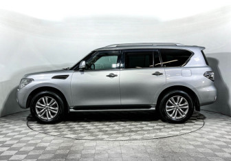 Подержанный автомобиль Nissan Patrol 2012 года (8 фото)