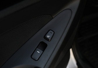 Подержанный автомобиль Hyundai Sonata 2010 года (9 фото)