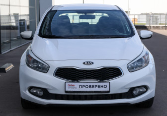 Подержанный автомобиль Kia Ceed Hatchback 2015 года (2 фото)