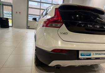 Подержанный автомобиль Volvo V40 Cross Country 2019 года (7 фото)