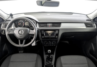 Подержанный автомобиль Skoda Rapid Liftback 2019 года (14 фото)