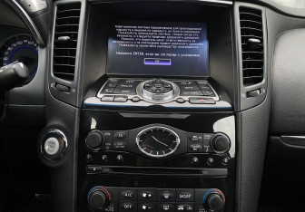 Подержанный автомобиль Infiniti QX70 2016 года (16 фото)