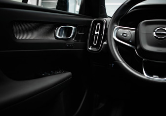 Подержанный автомобиль Volvo XC40 2019 года (15 фото)