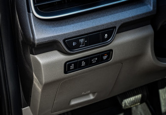 Подержанный автомобиль Kia Carnival 2024 года (24 фото)