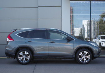 Подержанный автомобиль Honda CR-V 2014 года (3 фото)