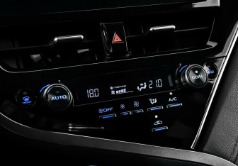 Подержанный автомобиль Toyota Camry Sedan 2022 года (12 фото)