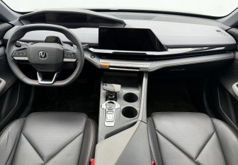 Подержанный автомобиль Changan UNI-V 2023 года (13 фото)
