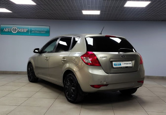 Подержанный автомобиль Kia Ceed Hatchback 2010 года (7 фото)