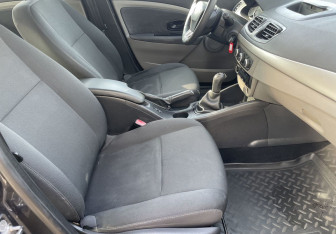 Подержанный автомобиль Renault Fluence 2011 года (9 фото)