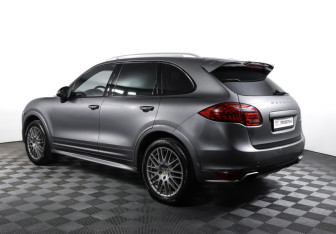 Подержанный автомобиль Porsche Cayenne 2012 года (7 фото)
