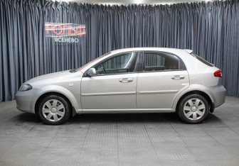 Подержанный автомобиль Chevrolet Lacetti Wagon 2009 года (8 фото)