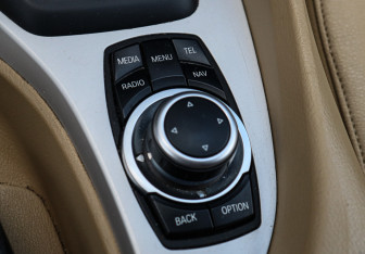Подержанный автомобиль BMW X1 2013 года (15 фото)