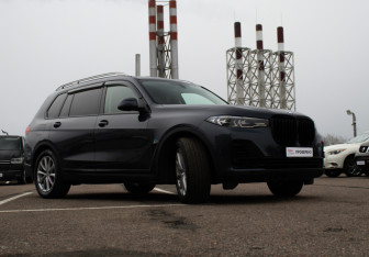 Подержанный автомобиль BMW X7 2020 года (37 фото)