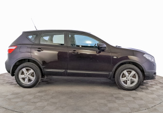 Подержанный автомобиль Nissan Qashqai 2012 года (4 фото)