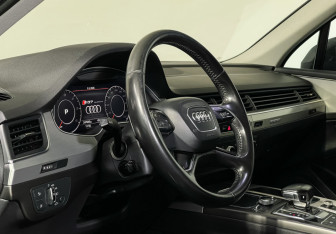 Подержанный автомобиль Audi Q7 2016 года (31 фото)