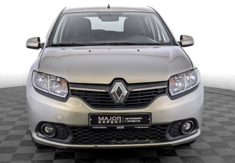Подержанный автомобиль Renault Sandero 2018 года (2 фото)