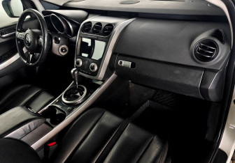 Подержанный автомобиль Mazda CX-7 2008 года (11 фото)