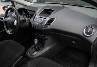 Подержанный автомобиль Ford Fiesta Sedan 2016 года (7 фото)