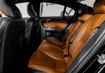 Подержанный автомобиль Volvo S60 2014 года (10 фото)