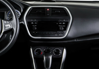 Подержанный автомобиль Suzuki SX4 Hatchback 2014 года (14 фото)