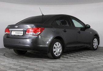 Подержанный автомобиль Chevrolet Cruze Sedan 2011 года (5 фото)