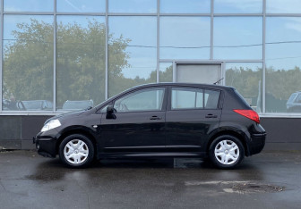 Подержанный автомобиль Nissan Tiida Hatchback 2010 года (8 фото)