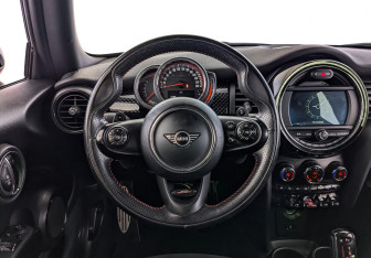 Подержанный автомобиль MINI Hatch 2019 года (22 фото)