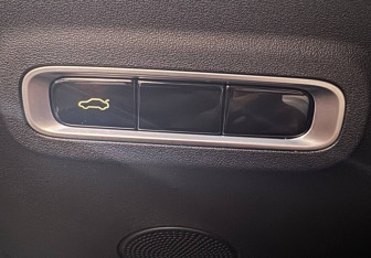 Подержанный автомобиль Omoda C5 2023 года (15 фото)