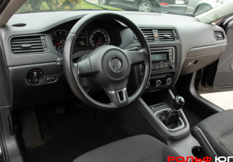 Подержанный автомобиль Volkswagen Jetta Sedan 2014 года (15 фото)